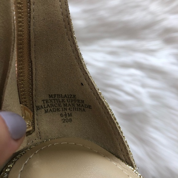 Marc Fisher Gold Strappy Blaize Sandal 6.5 Sparkle - Picture 8 of 8